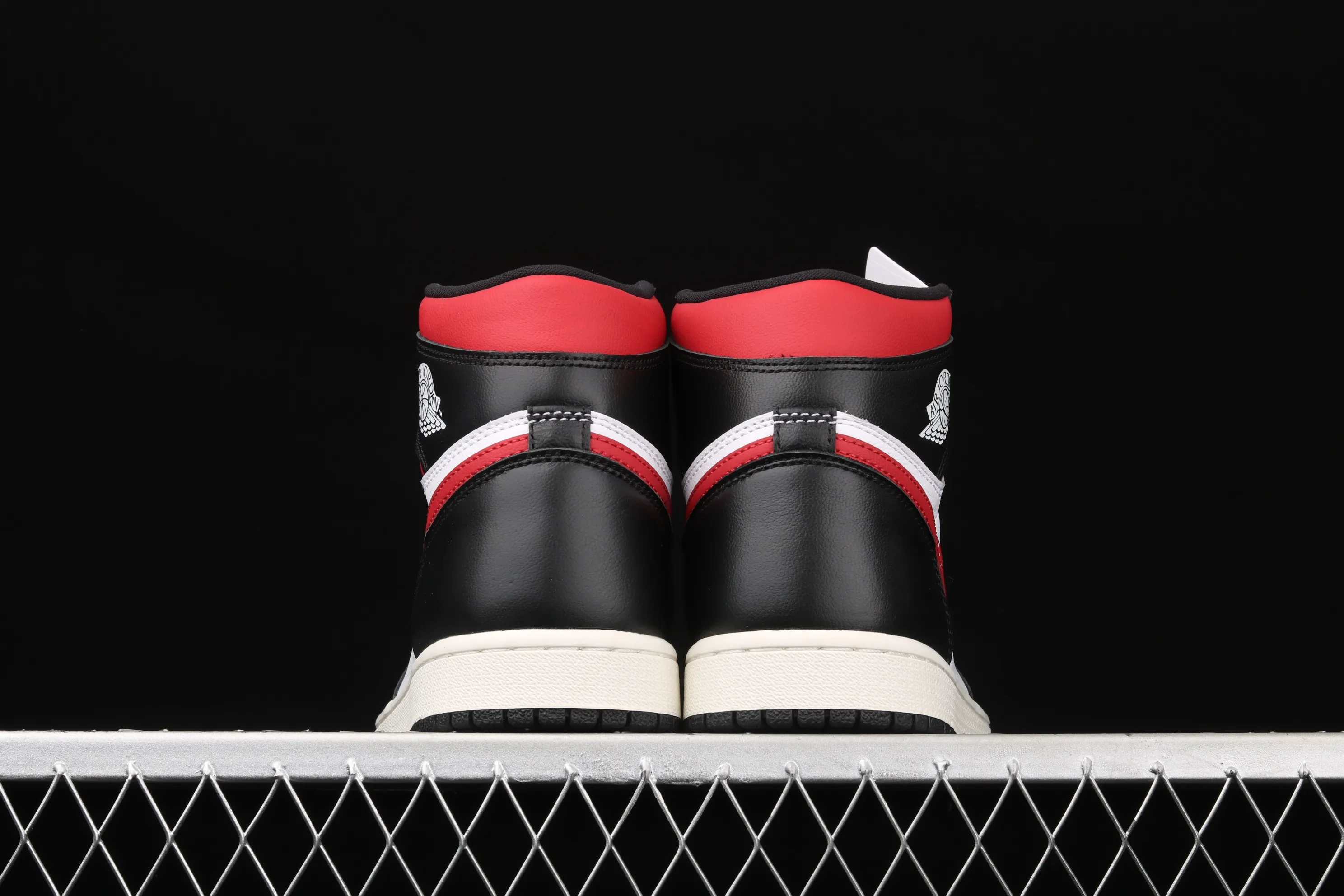 All categories Air Jordan Jordan series basketball shoes Air Jordan 1 High H version Air Jordan 1 Retro High OG "Gym red" AJ1 Joe 1 black and white red 555088-061